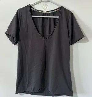 POL Deep V-Neck Pleated Short Sleeve Top Charcoal Gray Relaxed Fit Sz S Boho Tee thumbnail 1
