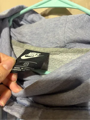 Nike sweatshirt thumbnail 2