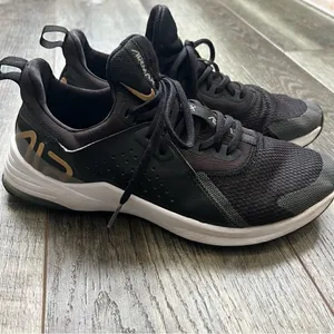 Nike Women’s Air Max Bella TR 3 CJ0842-005 Black Gold Size 8 Gym Athletic Shoes thumbnail 2