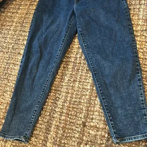 Levis Silvertab High Waisted Mom Jeans Tapered Women’s Size 29 Medium Wash thumbnail 4