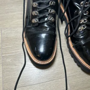 Marc Fisher Black Patent Leather Combat Boots Lug Sole Lace Up Womens 9.5 thumbnail 2