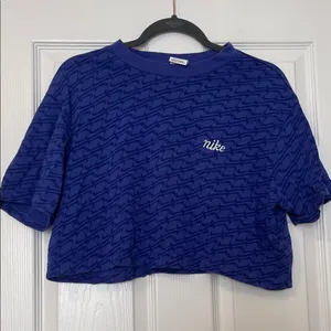 Nike Women's Blue Patterned Cropped Tee thumbnail 1