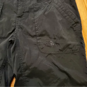 The North Face Women's T150 T550 Cargo Hiking Shorts Outdoor Gorp Black 6 Long thumbnail 13