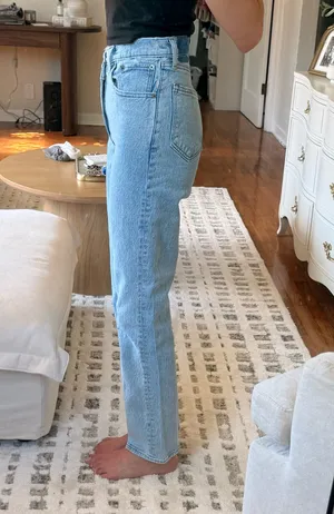 Abercrombie Ultra High-Rise 90s Straight Jeans Curve Love thumbnail 2