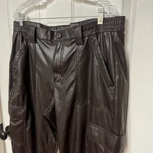 American Eagle Women’s‎ Dark Brown Faux Leather Cargo Pants Size 18 Stretch thumbnail 5