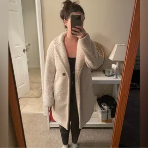 Uniqlo Women's Cream Sherpa Coat thumbnail 7