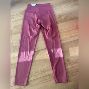 NWT Offline by Aerie real me lace up 7/8 leggings size M red Dusty rose/pink thumbnail 3