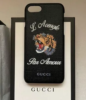 NWT Authentic Gucci Black Tiger 'L'Aveugle Par Amour' iPhone 7/8 Case thumbnail 1