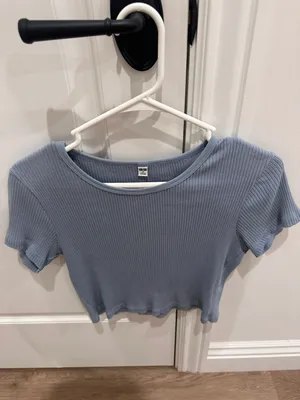 Uniqlo crop top thumbnail 1