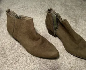 Old Navy Booties thumbnail 1