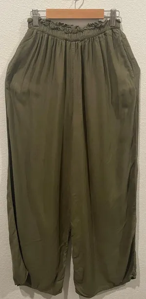 AMERICAN EAGLE Wide Leg Olive Green Pants thumbnail 1