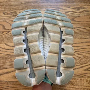 OnCloud OnRunning CloudSwift Sneaker Wolf Sand thumbnail 4