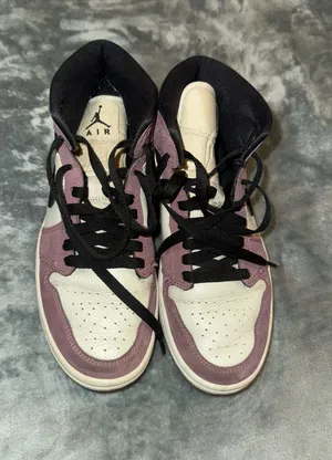 Air Jordan NIKE 1 MID MULBERRY thumbnail 1
