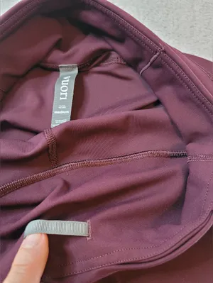 Vuori Pace High Rise Leggings Size Medium Burgundy Yoga Running Athletic thumbnail 13