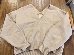 H&M Premium 100% Lambswool Beige V-Neck Slouchy Knit Sweater thumbnail 1