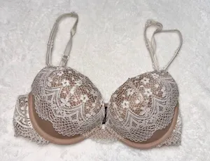 Victoria’s Secret Beige Lace Very Sexy Push Up Bra! thumbnail 1