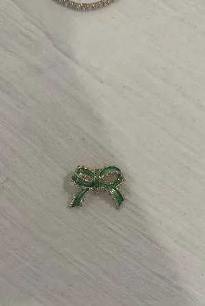 Green Bow pin thumbnail 1