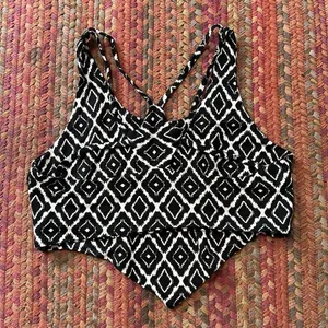 BLACK & WHITE GEOMETRIC STRAPPY CROP TOP thumbnail 3