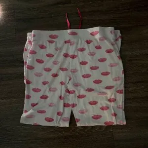 PJ‎ Salvage Sugarfina Pajama Pants White Pink Medium Lips Print Lounge Sleepwear thumbnail 5