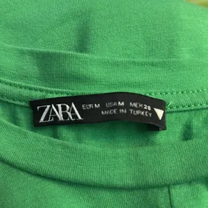 Zara Kelly Green Knotted Front Cropped Tee M Classic Rainbowcore Boho Urban thumbnail 8