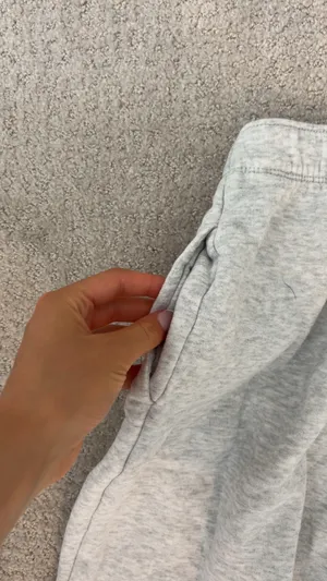 Hollister gray heather sweatpants in XS thumbnail 4