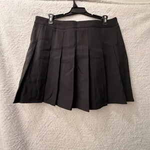 NWT Black pleated mini skort Size L thumbnail 3