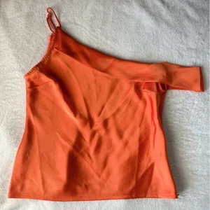 ASTR The Label Orange One Shoulder Top M Satin thumbnail 3