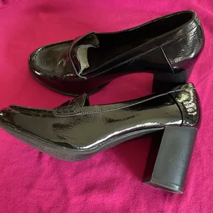 Jones New York Shiny Black Loafers with heels thumbnail 6