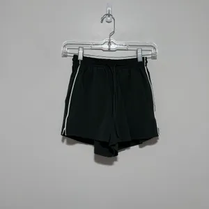 Lululemon Lightweight High-Rise Relaxed Short 3" *Long Liner Legacy Green White thumbnail 4