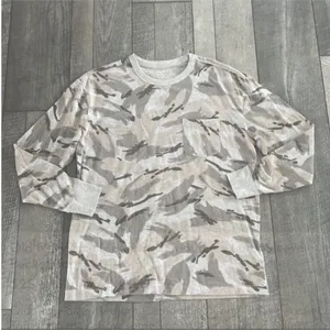 Old Navy Size Medium Camouflage Long-Sleeve Shirt thumbnail 4