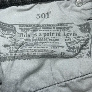 Levi's 501 Black Denim Shorts Women's Size 27‎ Frayed Hem Button Fly 56327-0112 thumbnail 5