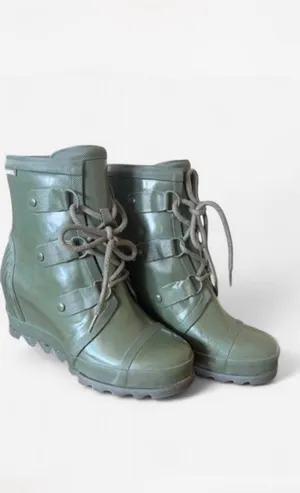 SOREL Joan of Arctic Rain Wedge Boots Nori Green Waterproof Rubber 9.5 NWOB thumbnail 3