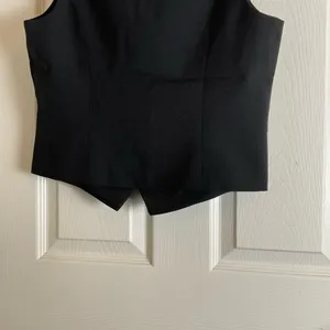 NWT Vanwell London Tailored Button-Down Vest Top - Black Size S thumbnail 8