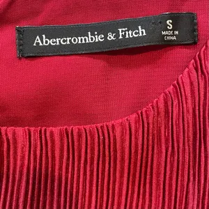 Abercrombie Red Accordion Pleat Long Sleeve Shift Dress thumbnail 3