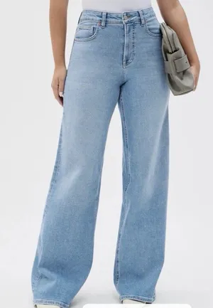 Fabletics High Rise Wide-Leg Jeans Med Wash Womens 29 Short baggie NWT thumbnail 1