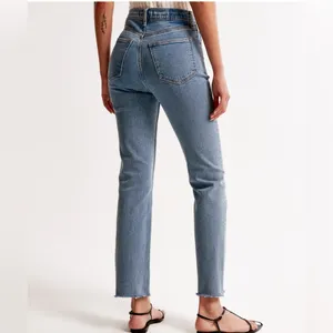 Abercrombie and Fitch Ankle Straight Ultra High Rise, distressed raw hem thumbnail 4