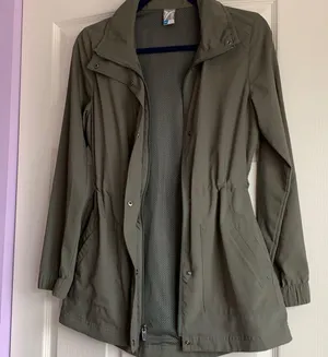 Lightweight athletic jacket in olive green thumbnail 3