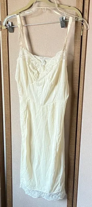 FINAL MARKDOWN Lace Trim vintage slip 36 thumbnail 1