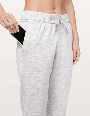 Lululemon On The Fly Pant size 6 thumbnail 1