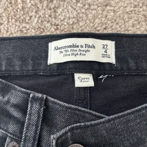Abercrombie & Fitch Curve Love Ultra High Rise 90s slim Straight Jeans crossover thumbnail 4