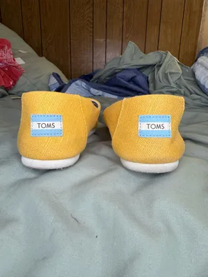 Yellow Toms women’s 8 thumbnail 2