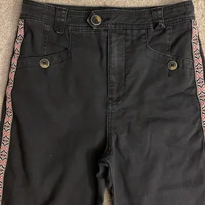 Anthropologie Embroidered Side Stripe‎ Black ankle pants Size 0 boho high rise thumbnail 6