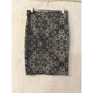 LuLaRoe Cassie Pencil Skirt Womens Large Black Cream Paisley Damask Midi Skirt thumbnail 3
