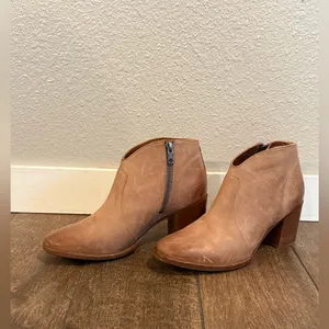 Frye‎ Nora Short Zipper Boot Almond Toe Tan Block Heel Womens Size 8.5B thumbnail 3