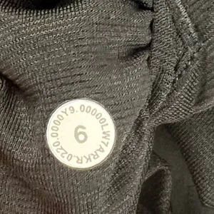Lululemon Hotty Hot Short II *2.5" Black size 6 thumbnail 7