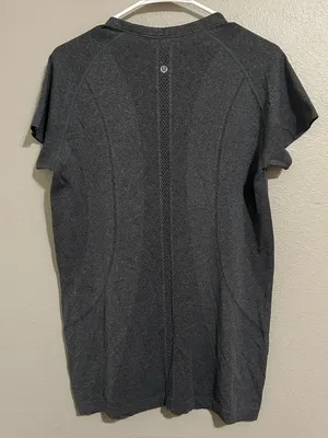 Lululemon Swiftly Tech Gray Crewneck Short Sleeve Athletic Shirt Women’s Size 12 thumbnail 6
