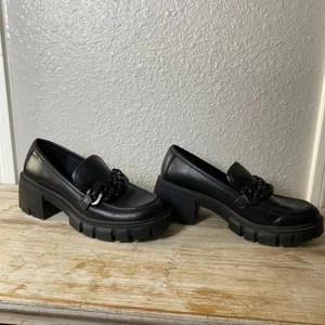Madden Girl Chunky Y2K Black Loafers Size 6M Vegan Leather Platform Preppy Retro thumbnail 2