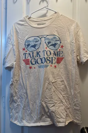 Buc-ee's T-Shirt top gun Large thumbnail 1