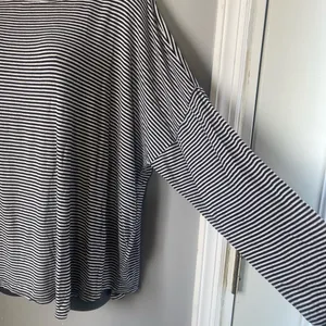 Loft Classic Black and White Striped Long Sleeve Top size 16-18 thumbnail 4
