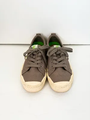 Cariuma OCA Low Cap Tie Sneaker Grey Cream Size 7.5 thumbnail 2